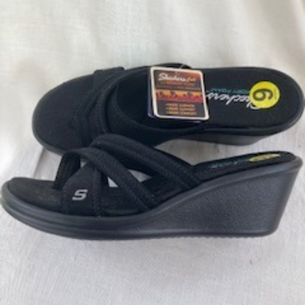 SKECHERS CALI WEDGE SANDAL - Sz 9 - NEW!